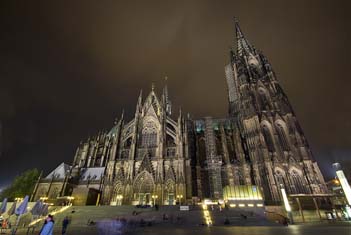 PEGIDA karşıtı eyleme Köln Katedrali'nden destek